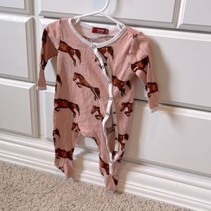 Milkbarn horse sleeper